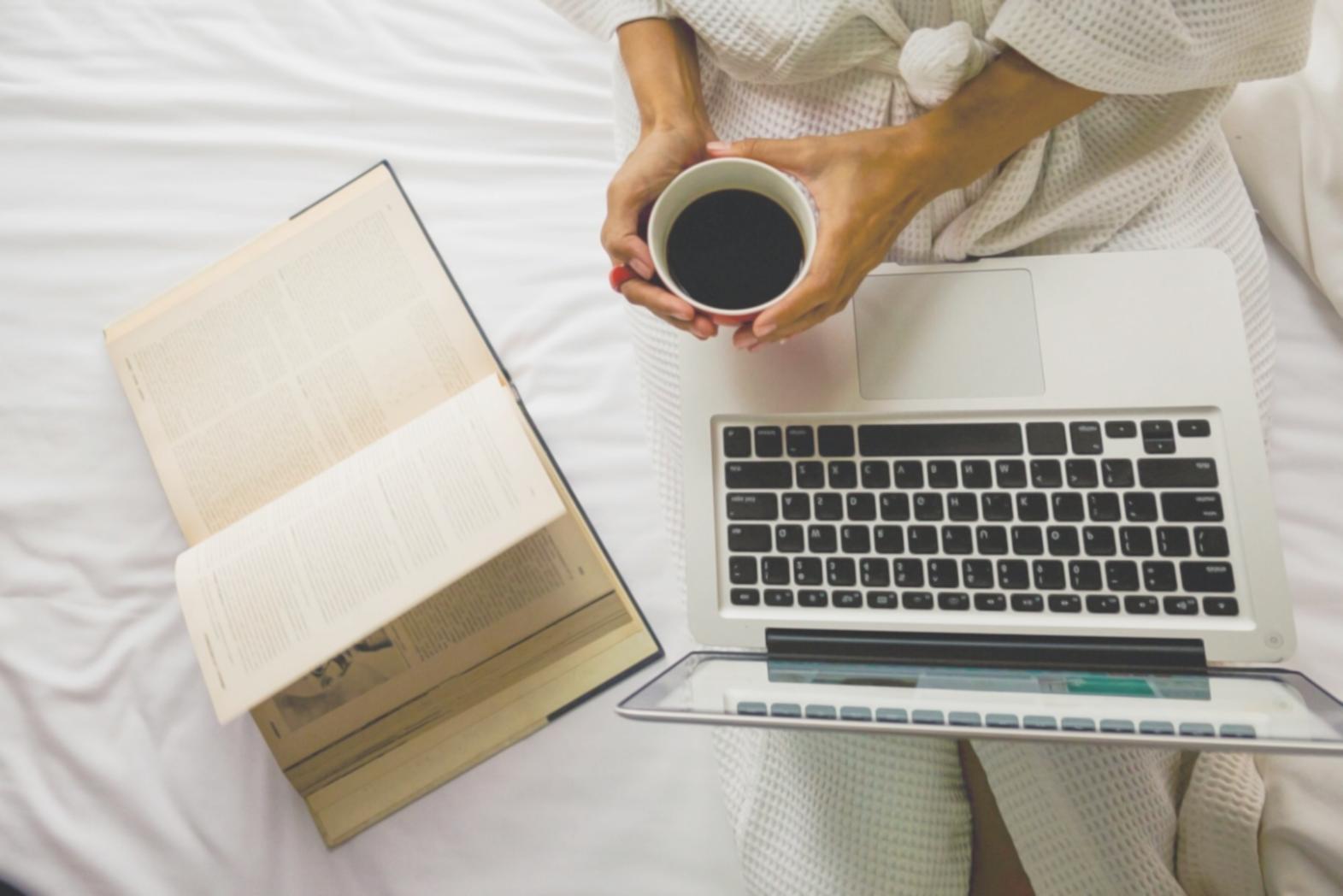 Bureau de consultation financière avec documents budgétaires